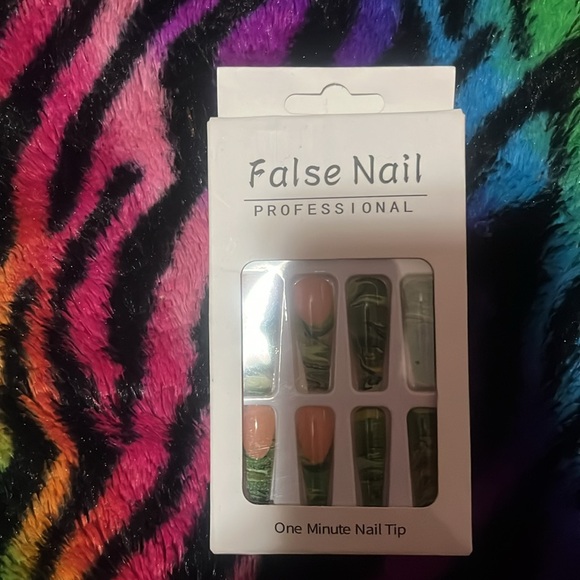 False reusable nails - Picture 2 of 2